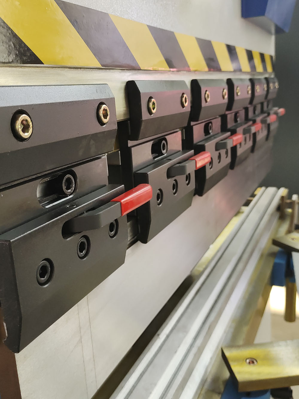 เครื่องดัดขึ้นรูปอัตโนมัติ CNC - Power Tools Hydraulic บทวิจารณ์และราคา